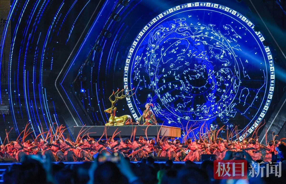 2023-2024年度中国电影大数据暨电影频道M榜荣誉之夜现场 （极目新闻记者 黄志刚 摄）.jpg