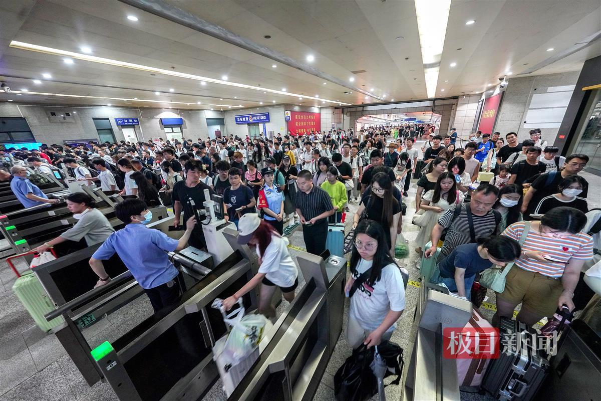 端午節(jié)當日，武漢鐵路迎來假日返程客流高峰