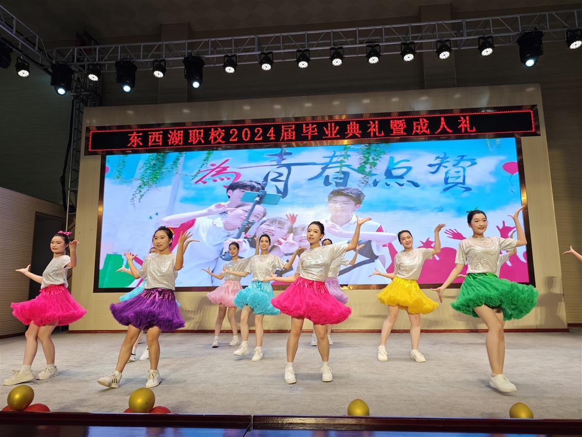 2024年6月28日,2024届毕业典礼和成人礼,报告厅,摄影黄文新戴立勇 (7).jpg 2024年6月28日,2024届毕业典礼和成人礼,报告厅,摄影黄文新戴立勇 (7).jpg