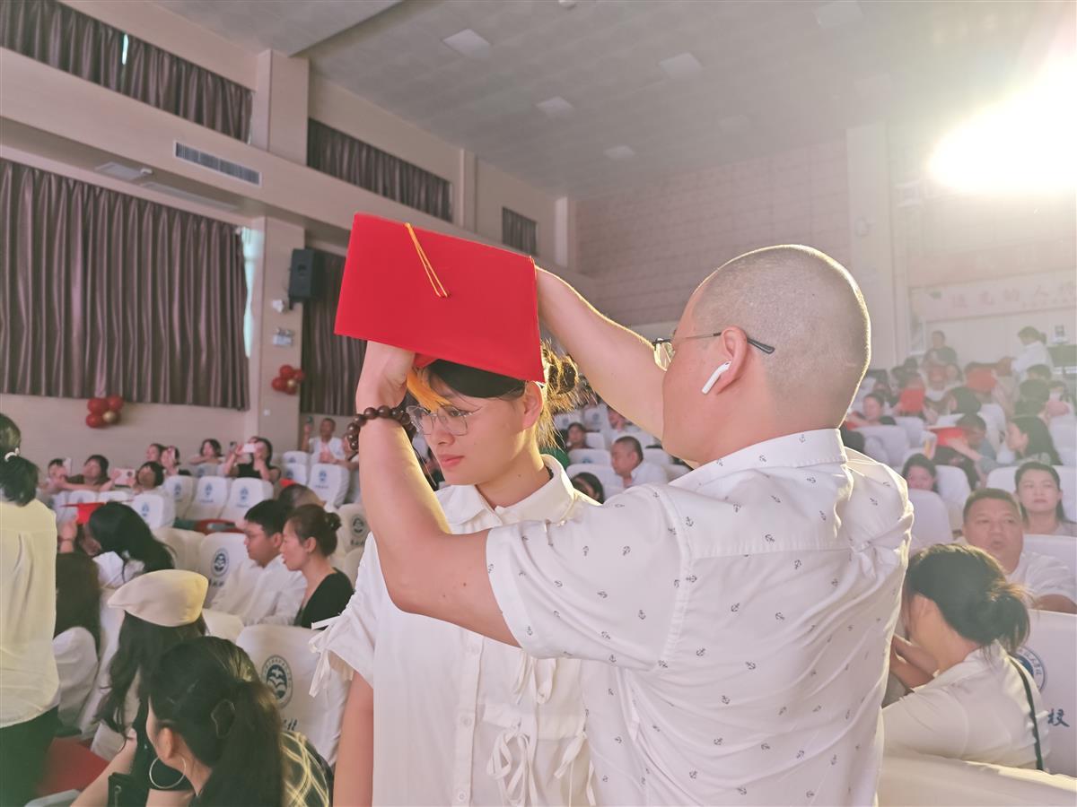 2024年6月28日,2024届毕业典礼和成人礼,报告厅,摄影黄文新戴立勇 (40).jpg 2024年6月28日,2024届毕业典礼和成人礼,报告厅,摄影黄文新戴立勇 (40).jpg