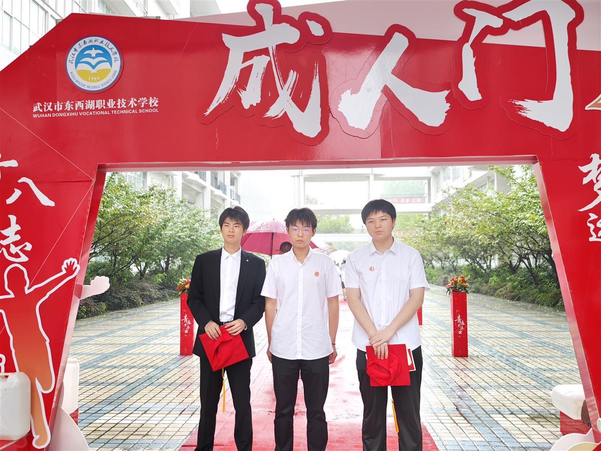 2024年6月28日,2024届毕业典礼和成人礼,报告厅,摄影黄文新戴立勇 (59).jpg 2024年6月28日,2024届毕业典礼和成人礼,报告厅,摄影黄文新戴立勇 (59).jpg