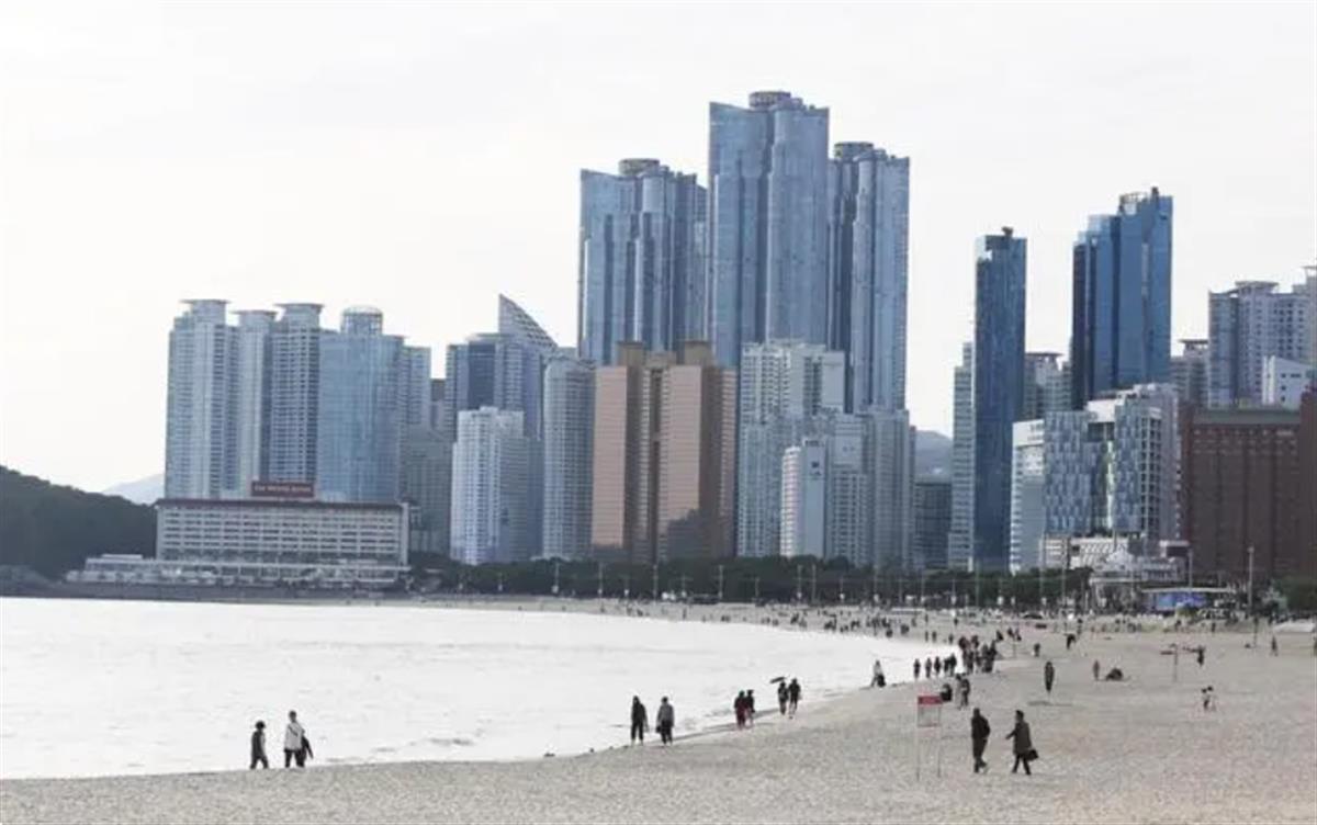 釜山沙滩.png