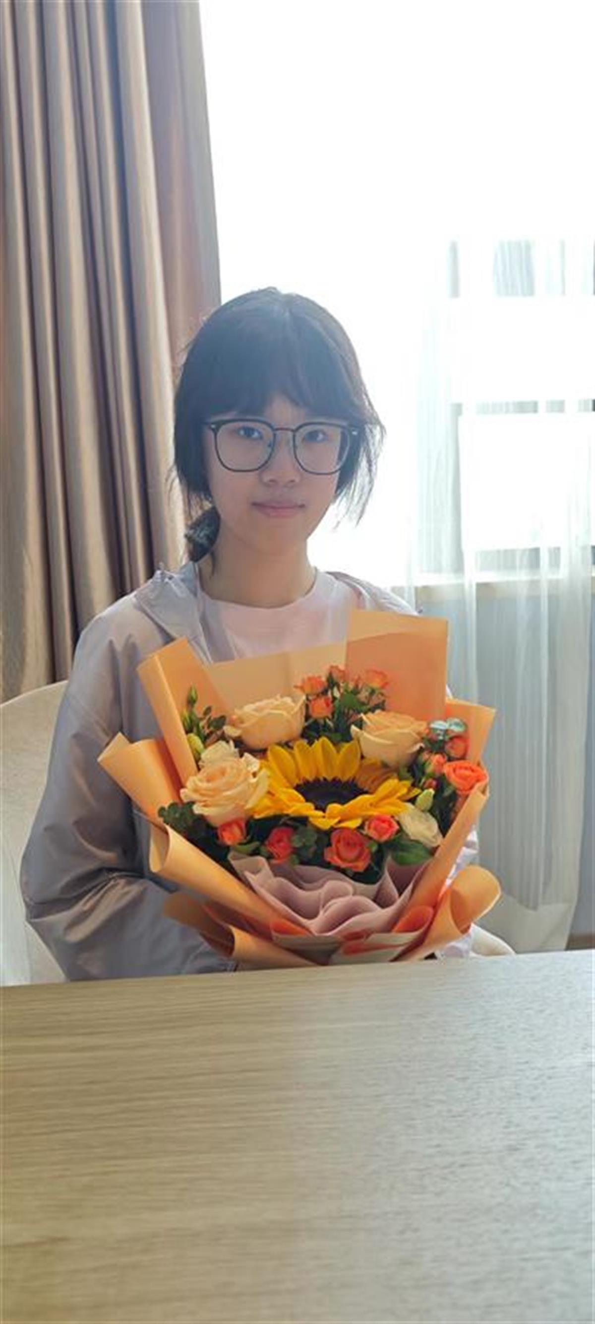 郑晰元.jpg 郑晰元.jpg