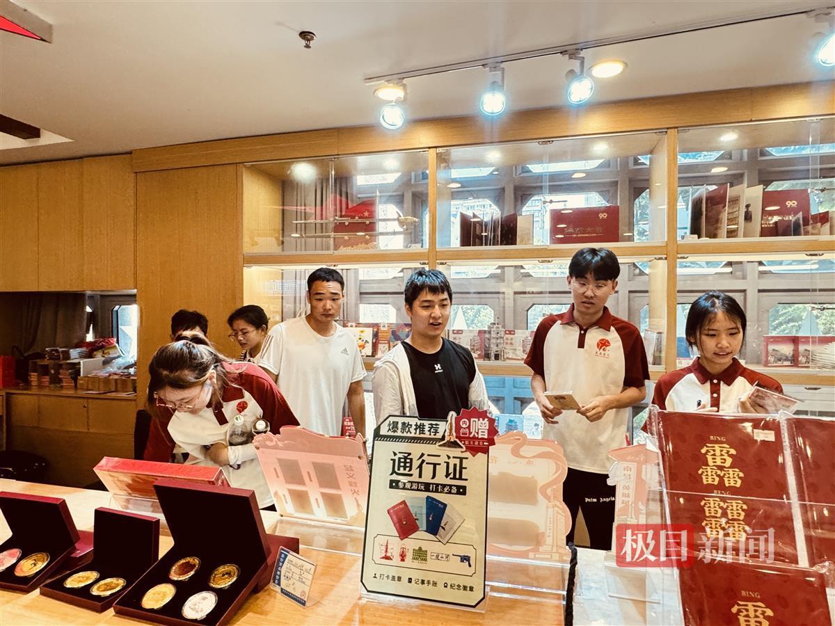 参观学习.jpg 参观学习.jpg