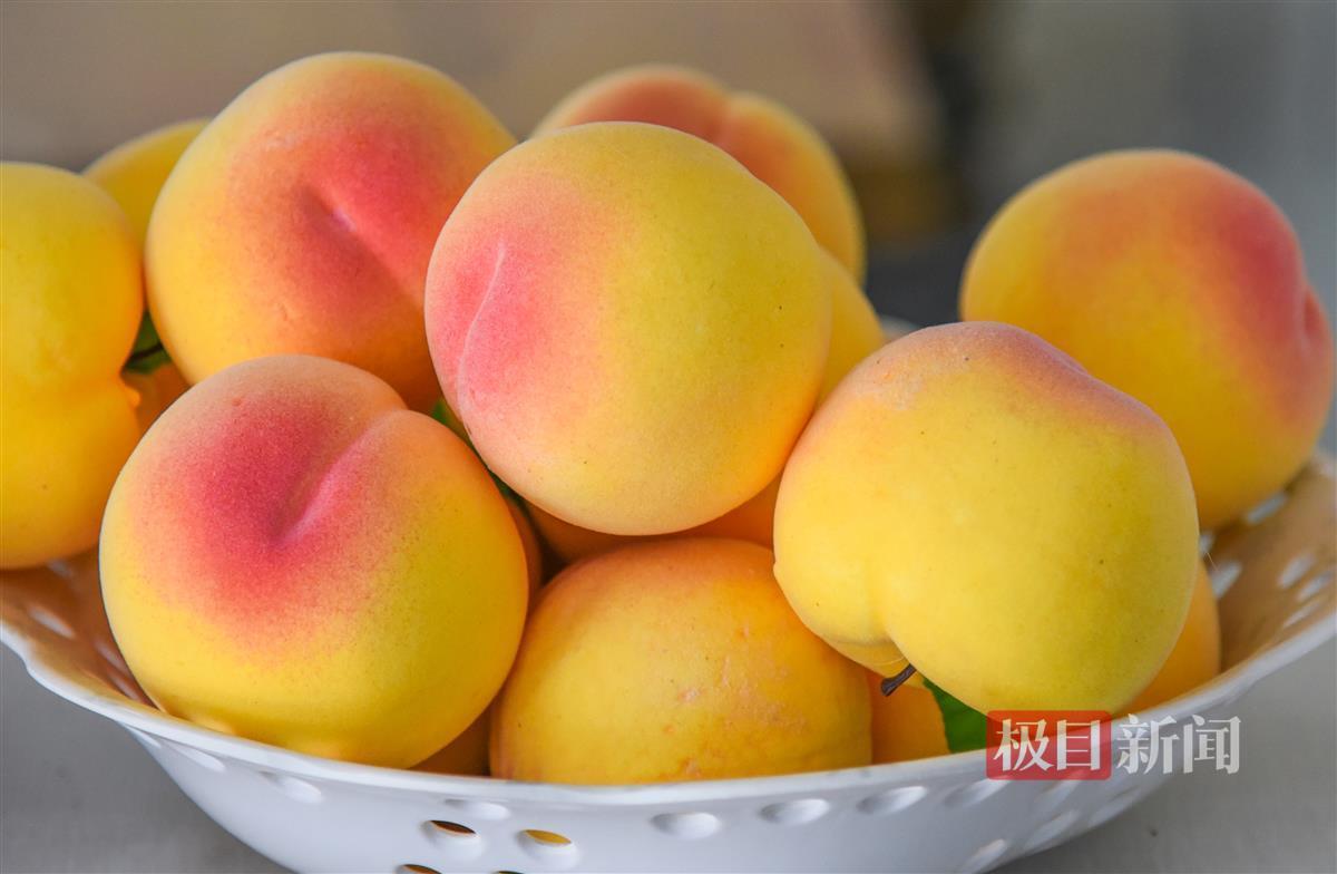 江陵县三湖锦绣黄桃。（极目新闻记者 黄志刚 摄）.jpg