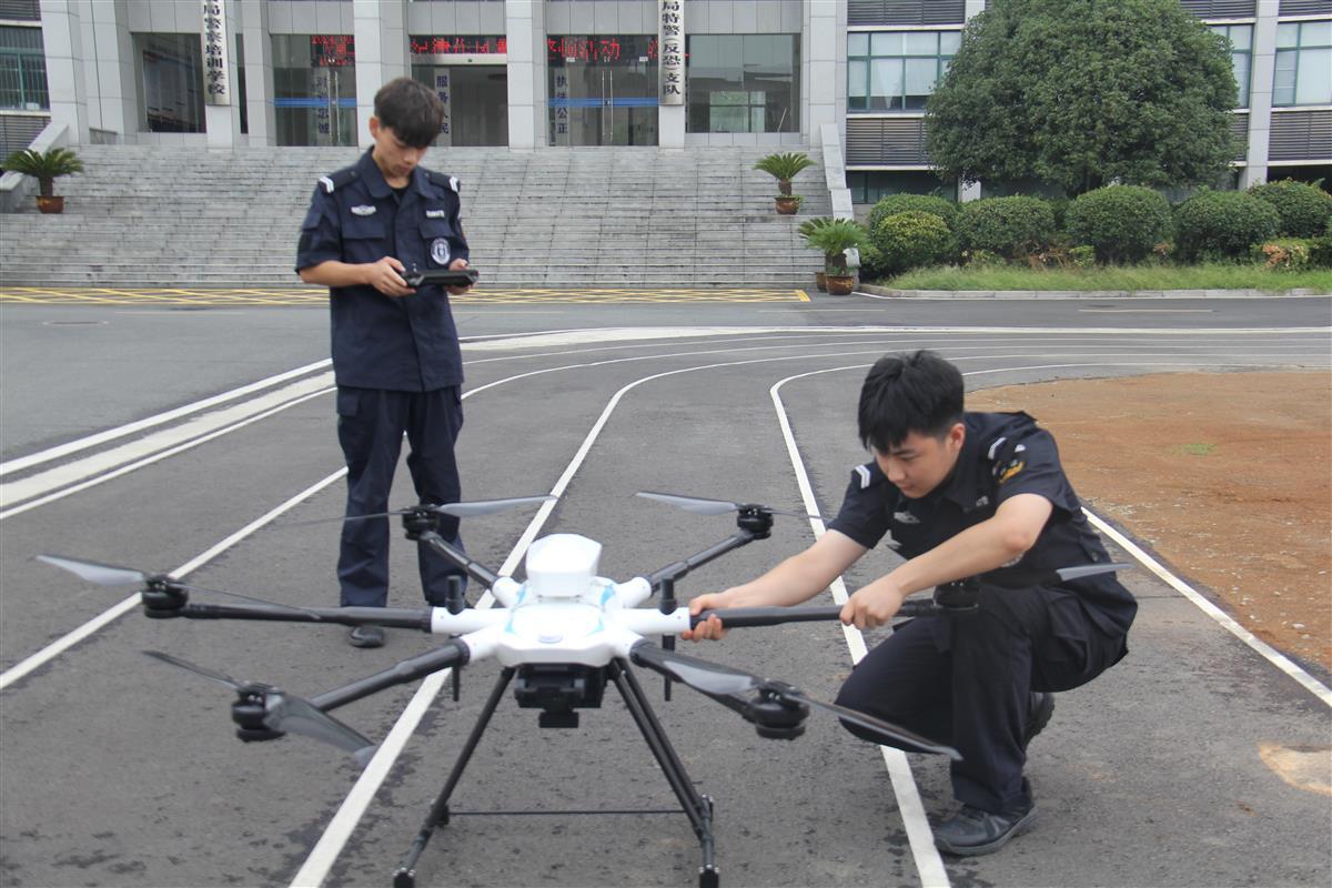民辅警正在开展无人机训练（通讯员 供图）1.jpeg