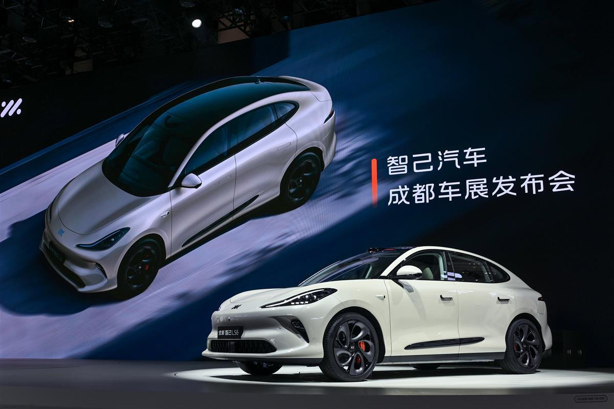 7、全新智己LS6正式发布,并开启预售.jpg 7、全新智己LS6正式发布,并开启预售.jpg