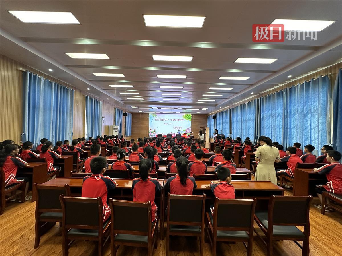 营里学校安全教育第一课.jpg