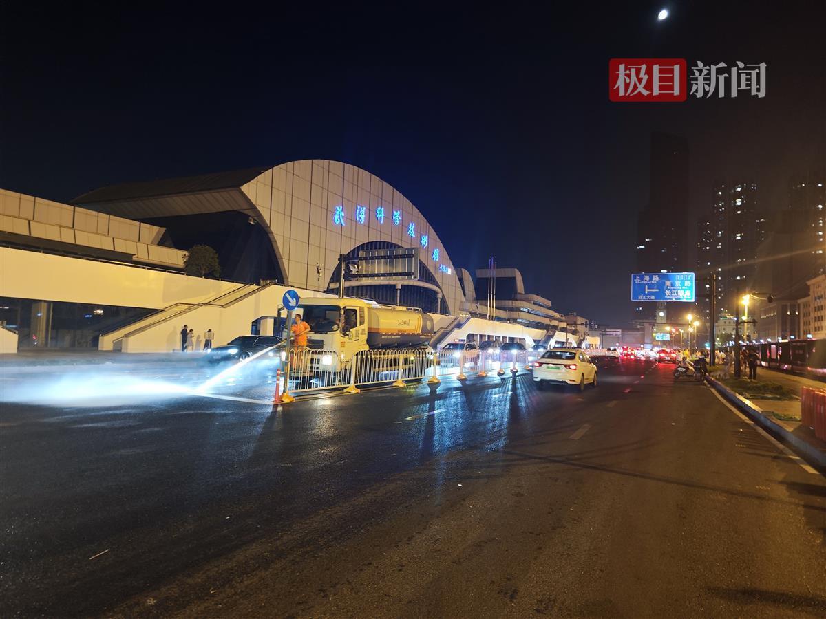 23时，江岸区活动区域内的市容秩序已恢复如常 (1).jpg