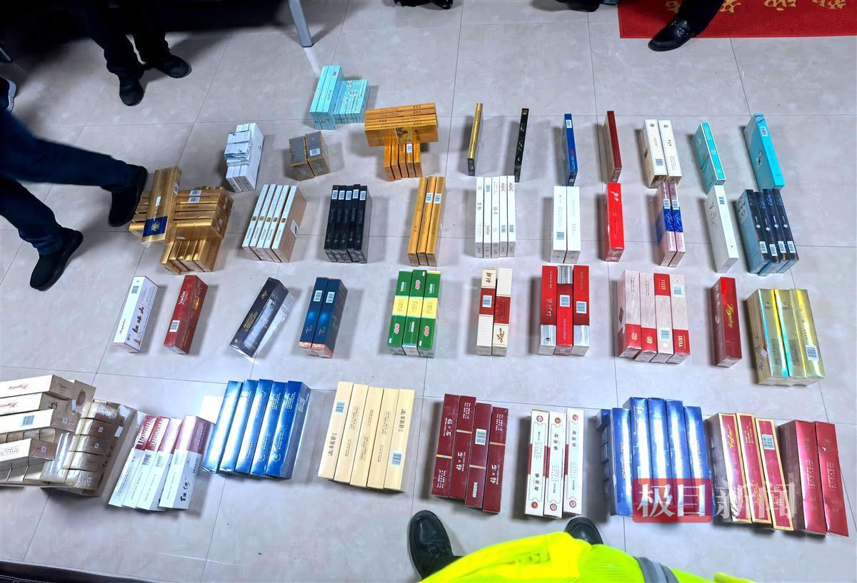 图2：执法人员查缴成品卷烟138条。.jpg