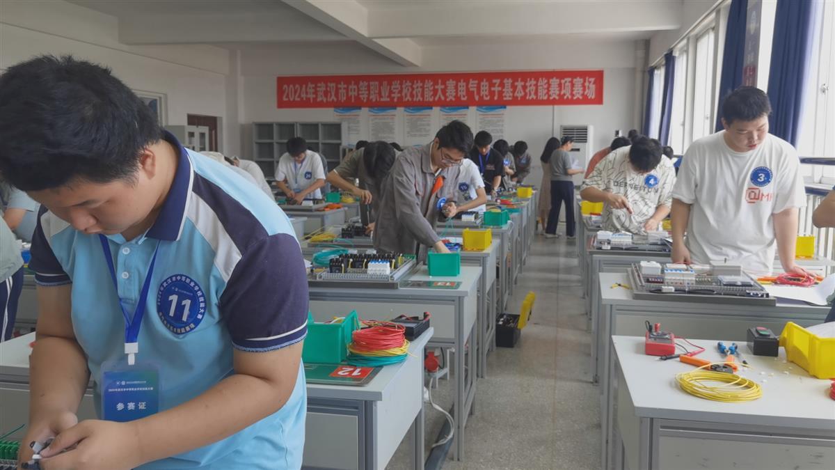 电气电子01.bmp 电气电子01.bmp