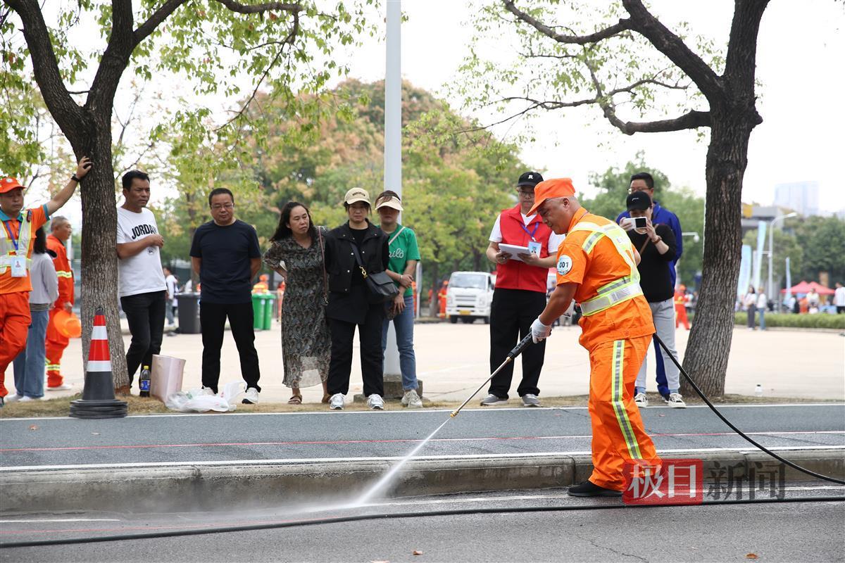 小型高压去污车油污路面清洗作业竞赛项目 (4).JPG