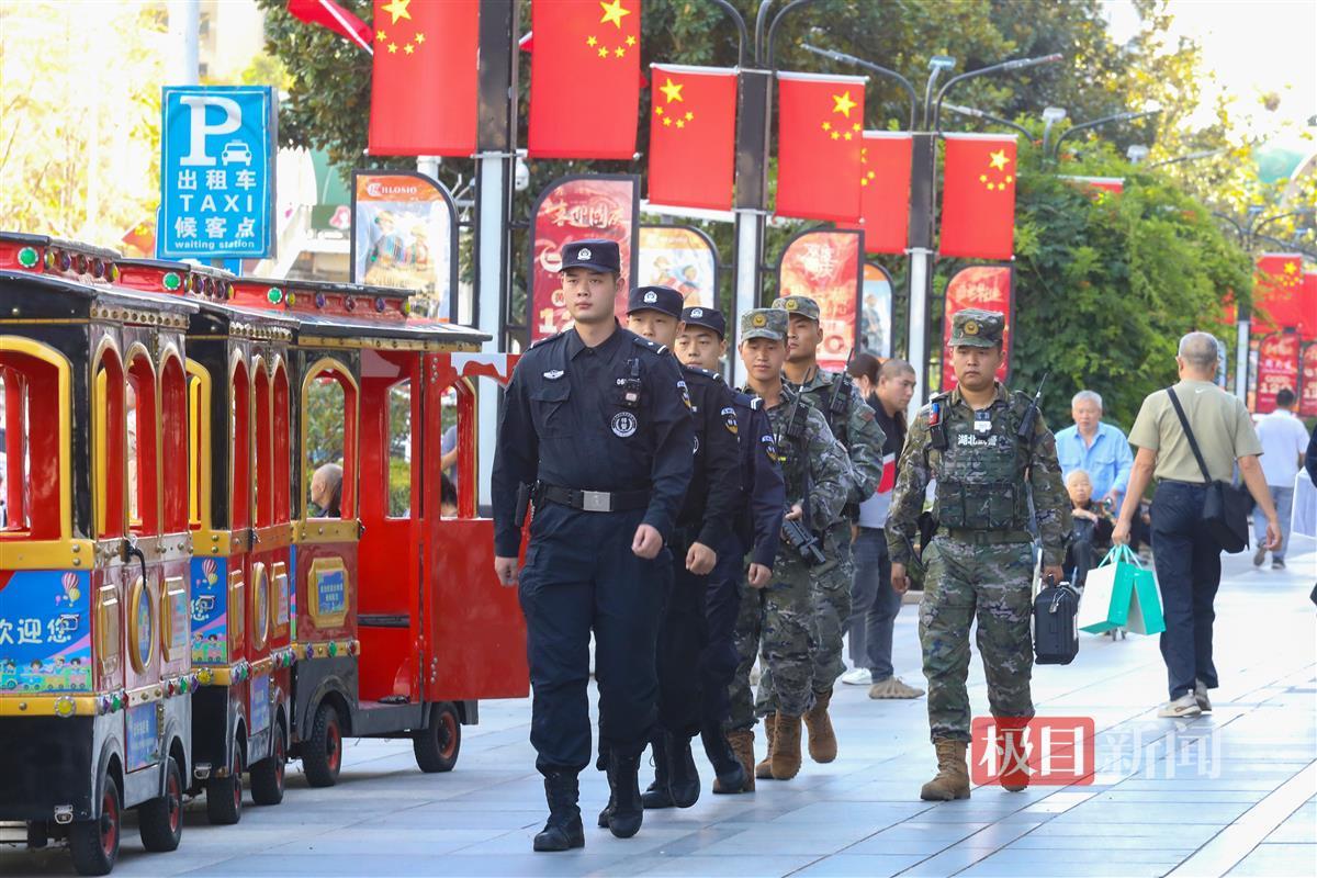 联勤巡逻护平安（通讯员 供图）.jpg