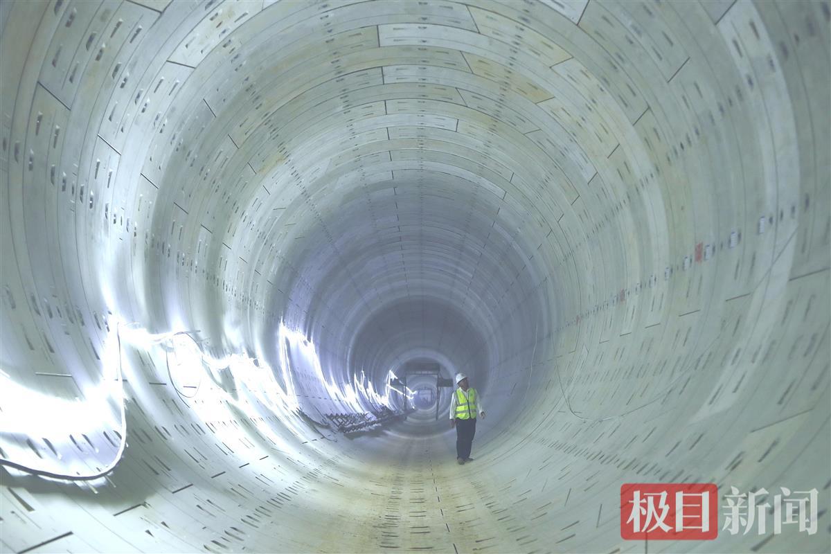武汉地铁新港线一期工程万白区间无破损、无渗漏、无错台。袁永华 摄.jpg