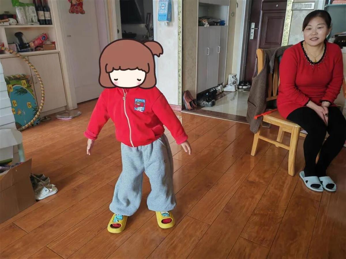 A雇主失联后带女婴回家抚养3年多.jpg