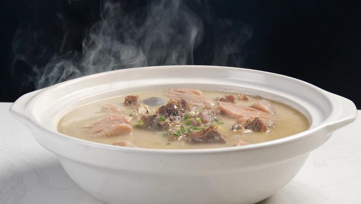 洪湖莲藕排骨汤。（荆州融媒供图）.jpg