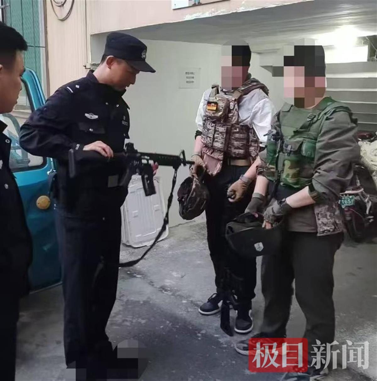 图为民警出警现场.jpg