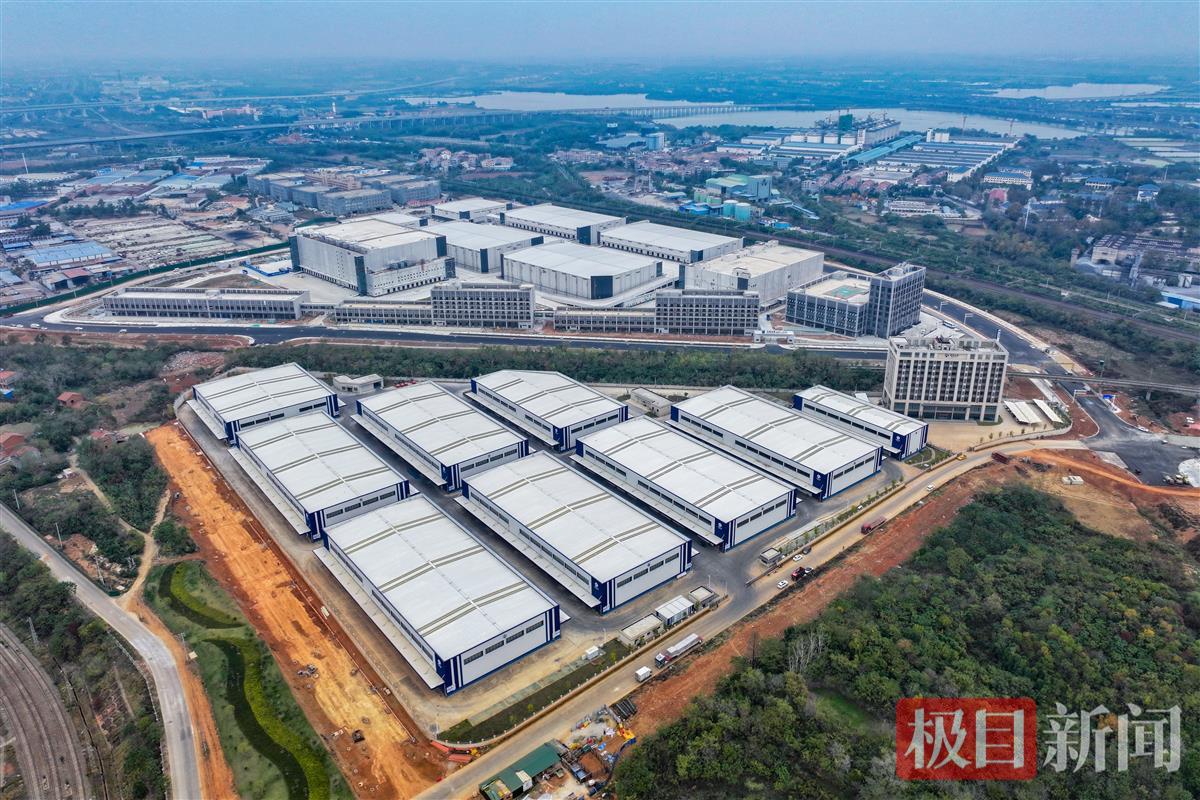 6.集“仓-贸-融-运”于一体的湖北交投汉口北国际多式联运港物流园.jpg