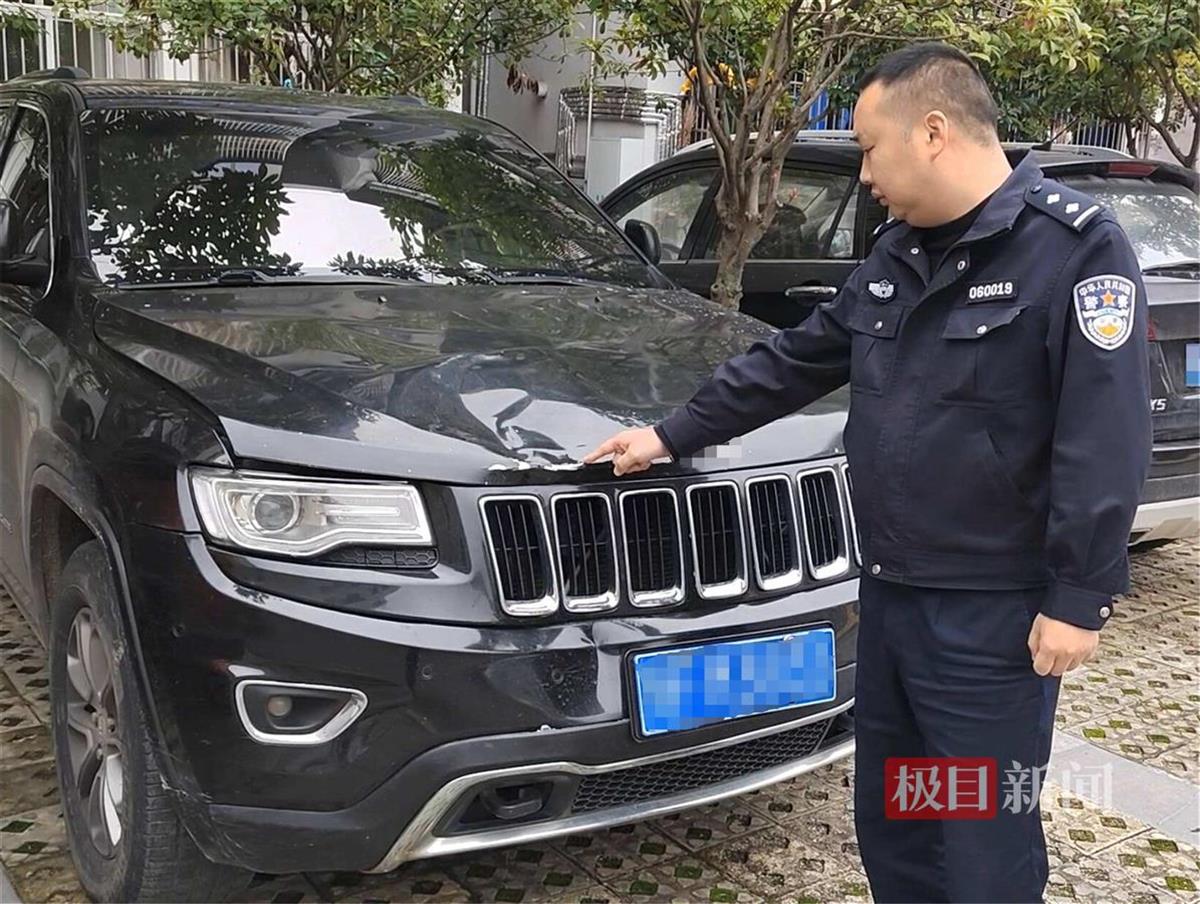 图6：交警查找到交通肇事逃逸越野车.jpg