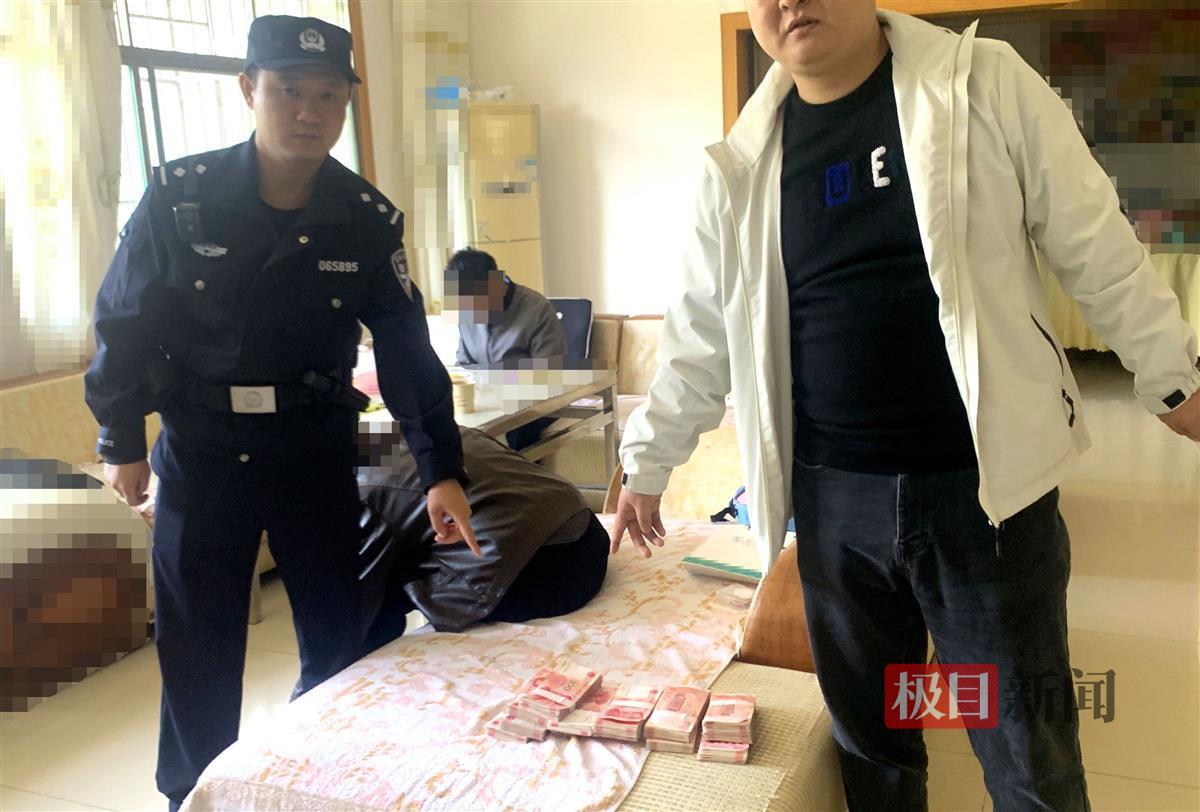 图2：民警追到家里劝阻（视频截图）.jpg