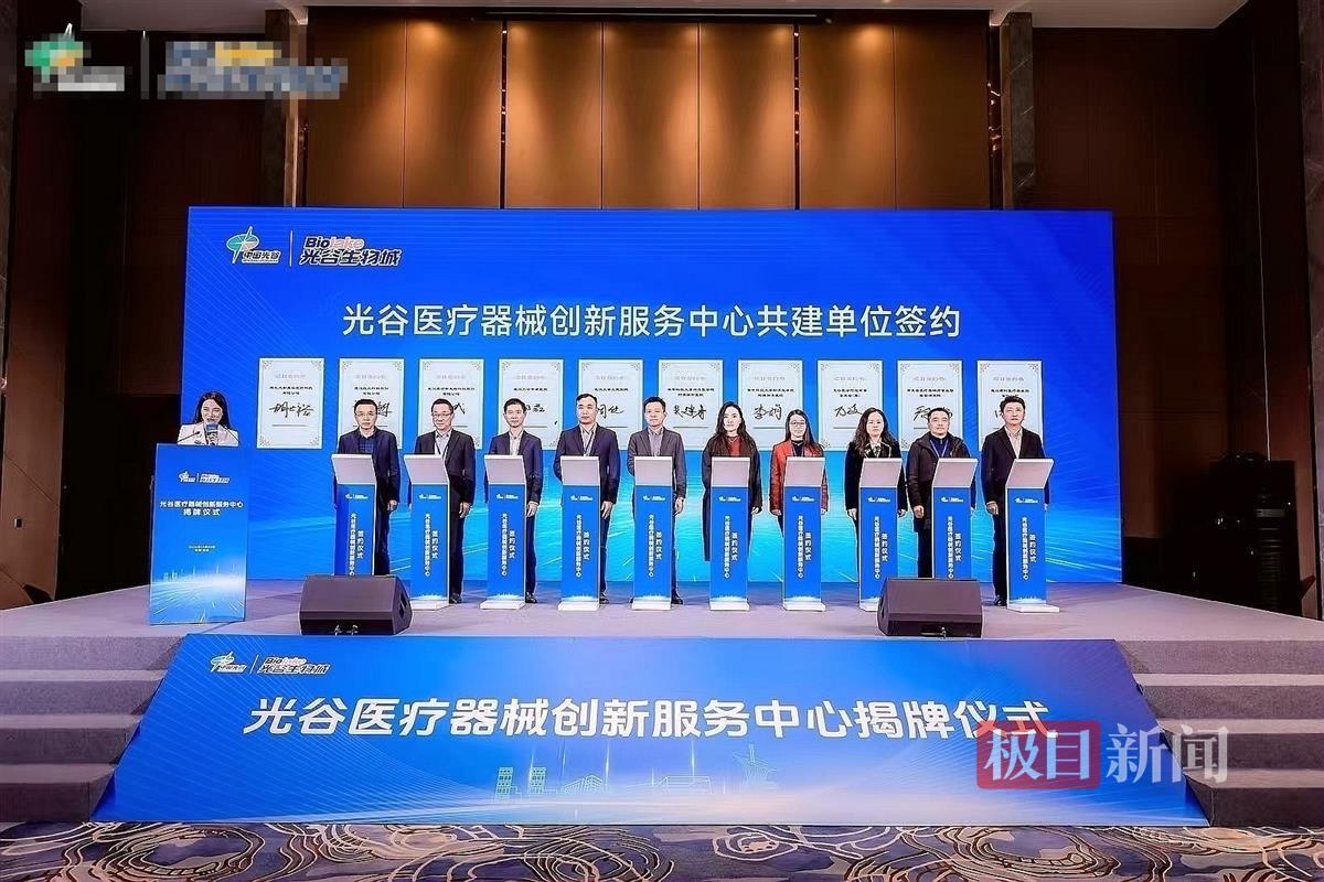 共建单位签约.jpg 共建单位签约.jpg