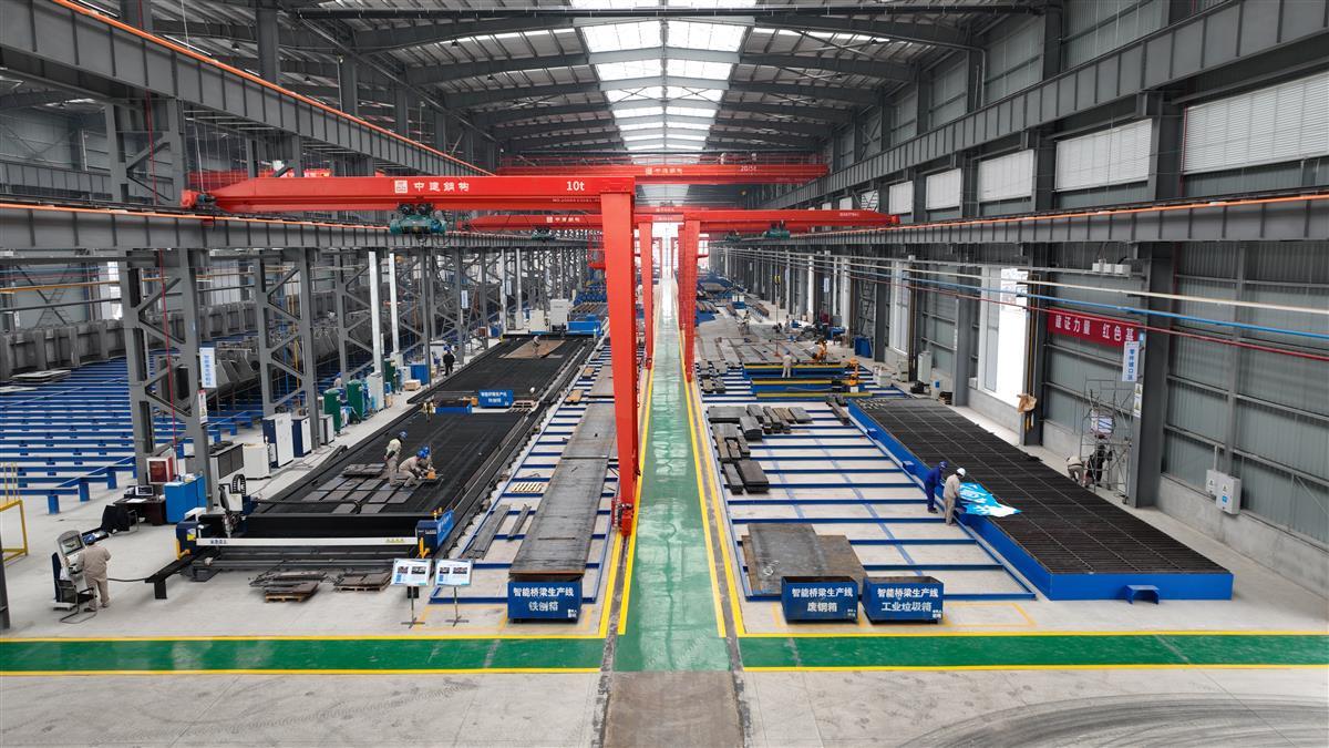 崭新的智能化桥梁生产线.JPG