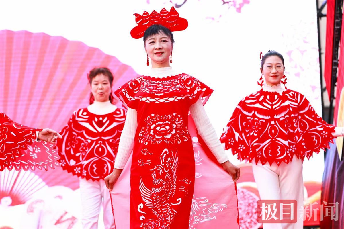 剪纸服装秀.jpg