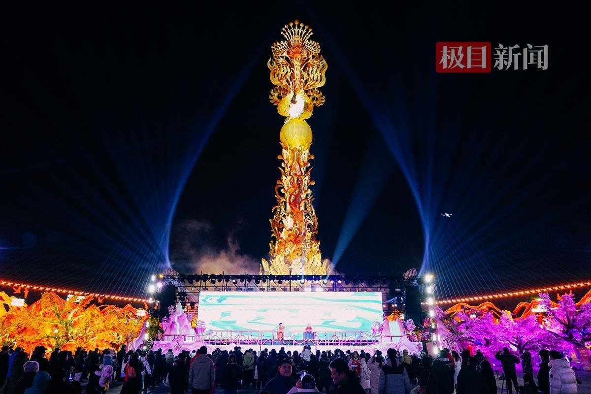 2025唐山南湖春节灯会花车巡游表演  摄影师：王辰.jpg