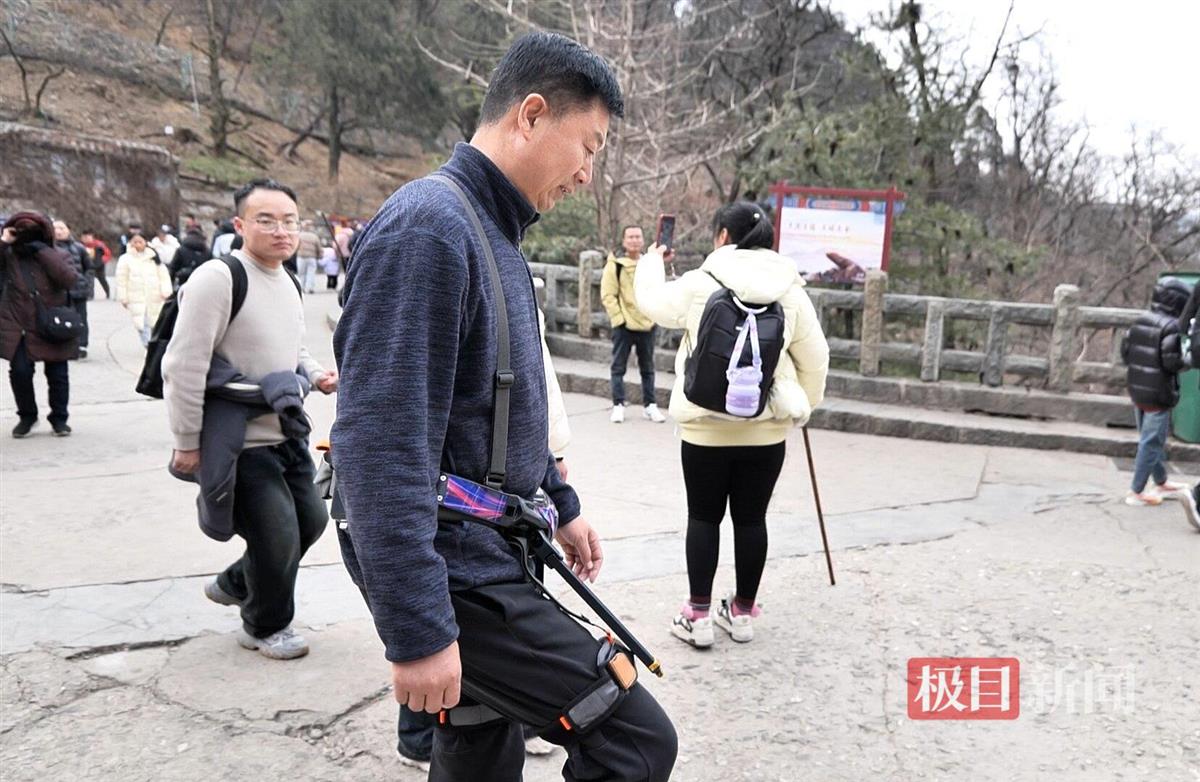 新春走基层 |“机器人”帮助游客欢乐登泰山-第3张-综合生活-河道工程网