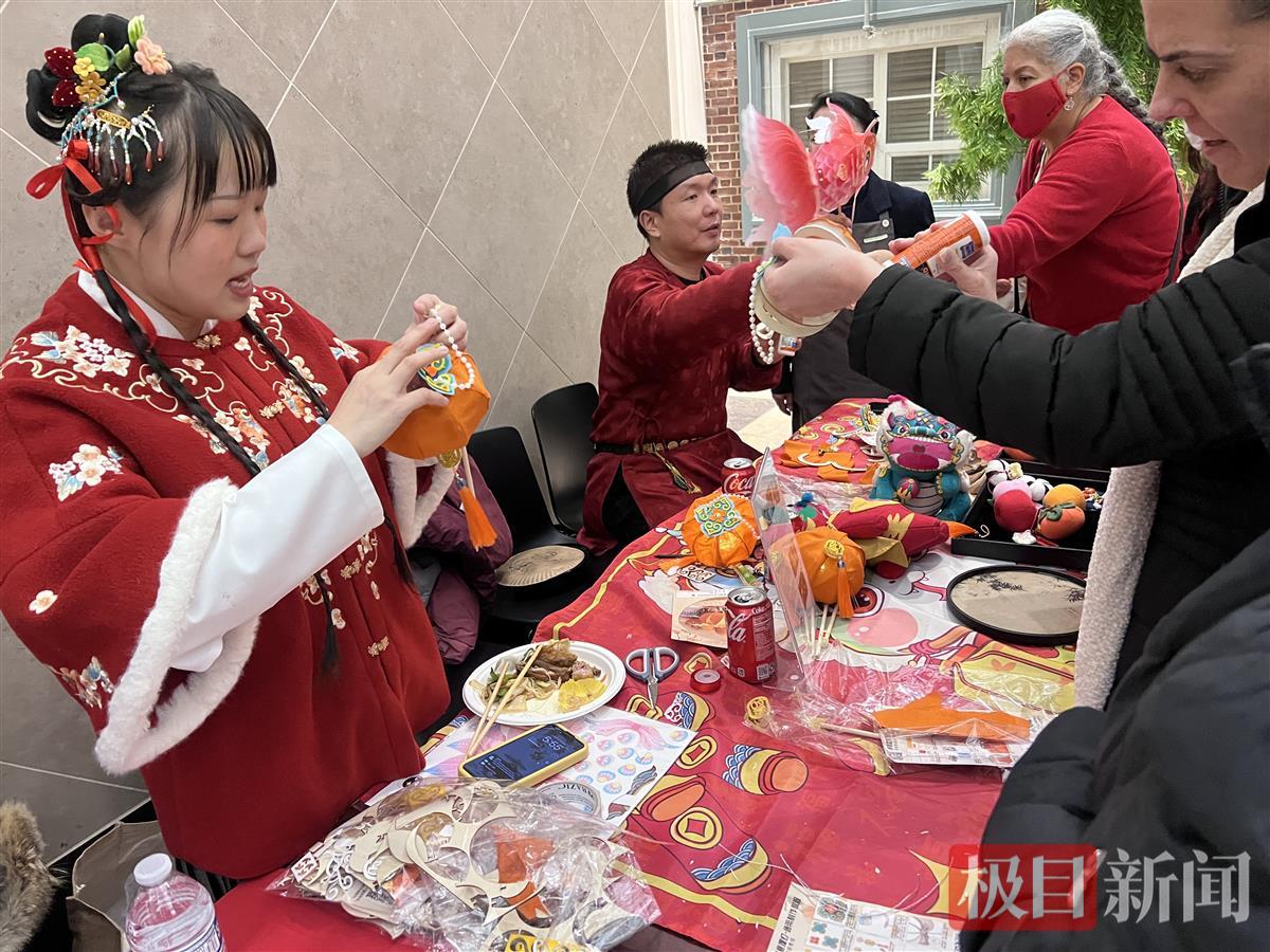 中国姑娘在纽约过春节：受区长邀请，穿汉服传播非遗-第4张-信息-51硕博论文