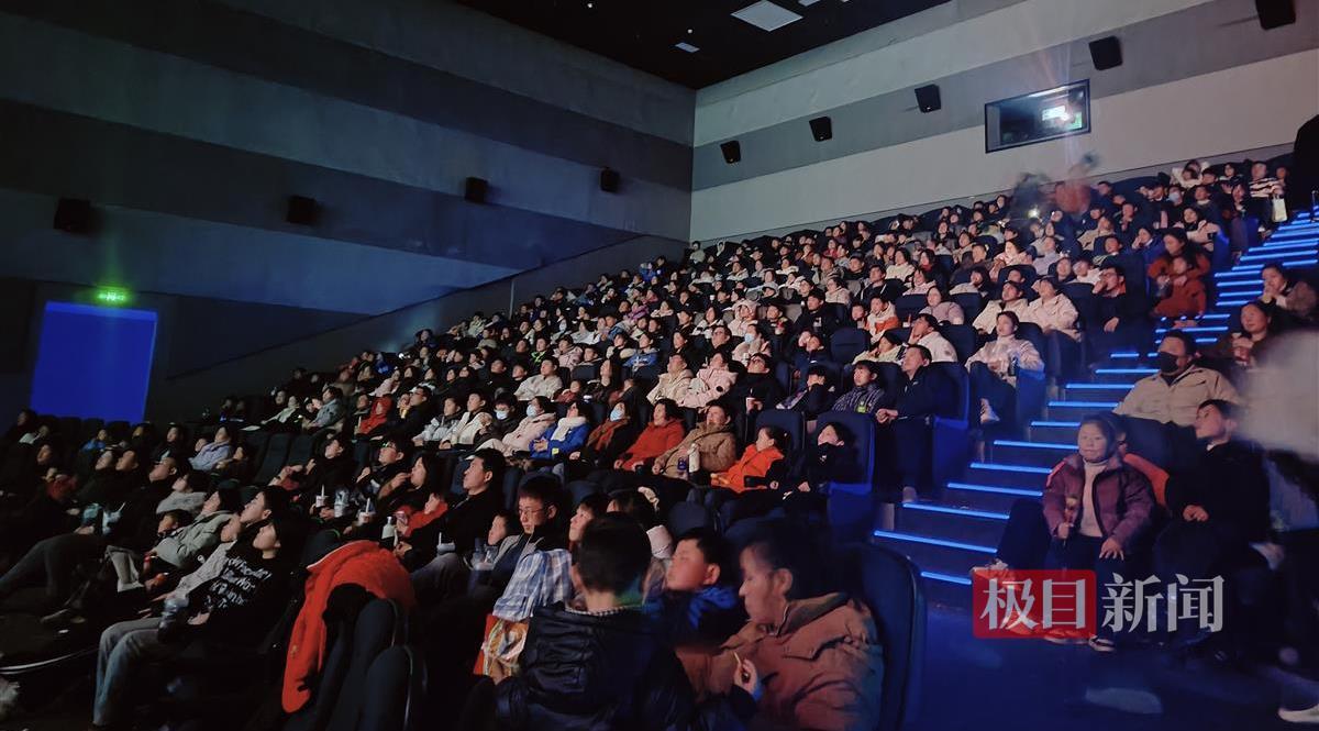 《哪吒2》的观影现场 极目新闻记者摄.jpg