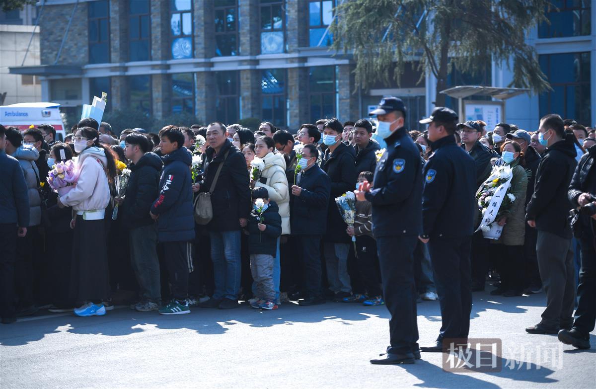 1376509_送别院士黄旭华_21.jpg 1376509_送别院士黄旭华_21.jpg