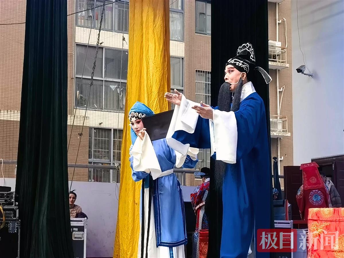 演员精彩演唱.jpg 演员精彩演唱.jpg