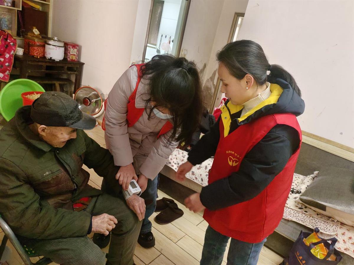 特选低糖汤圆,光谷神墩桥社区为高龄老人送节日关怀 | 极目新闻