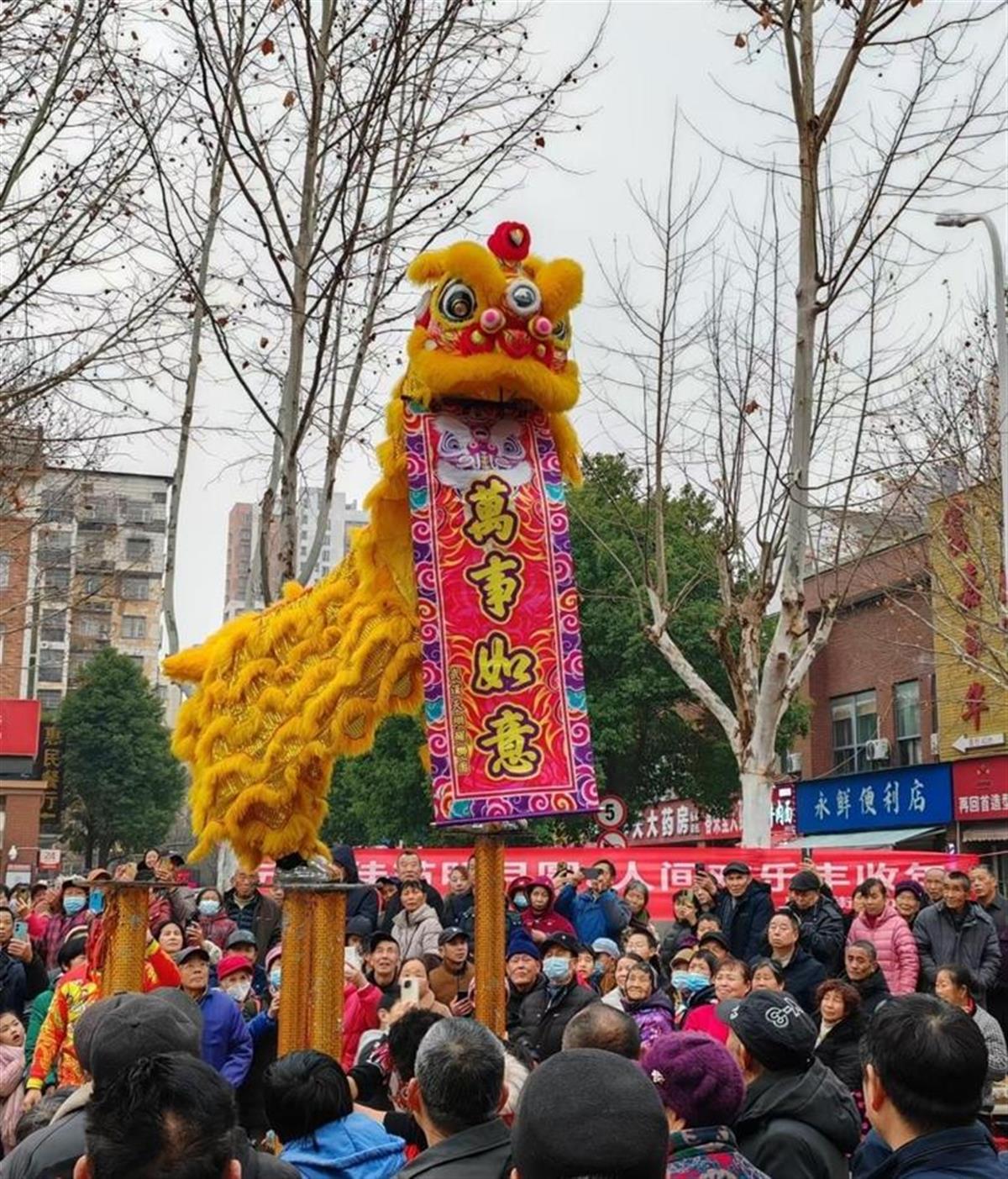 舞狮子.jpg 舞狮子.jpg