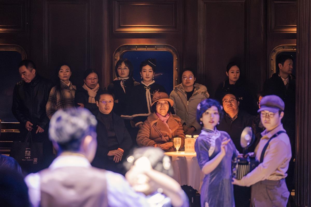 游客与演员共同体验知音号 (3).jpg