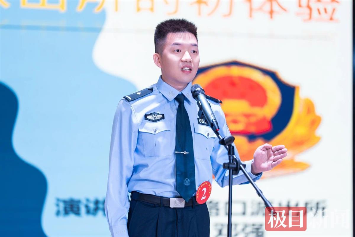 206御路口派出所民警 邓强.jpg