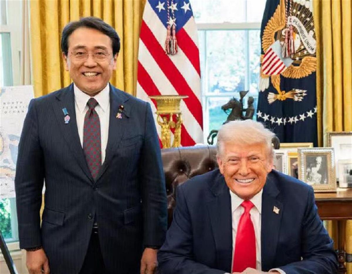日本与特朗普.jpg