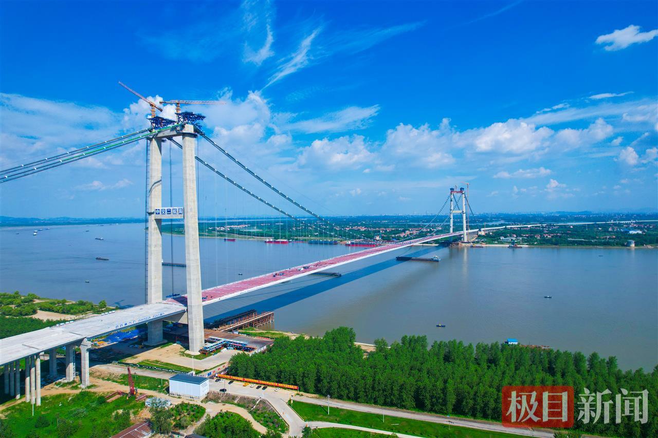 1.建设中的双柳长江大桥，与周边生态和谐共生。 (杨鑫 摄).jpg