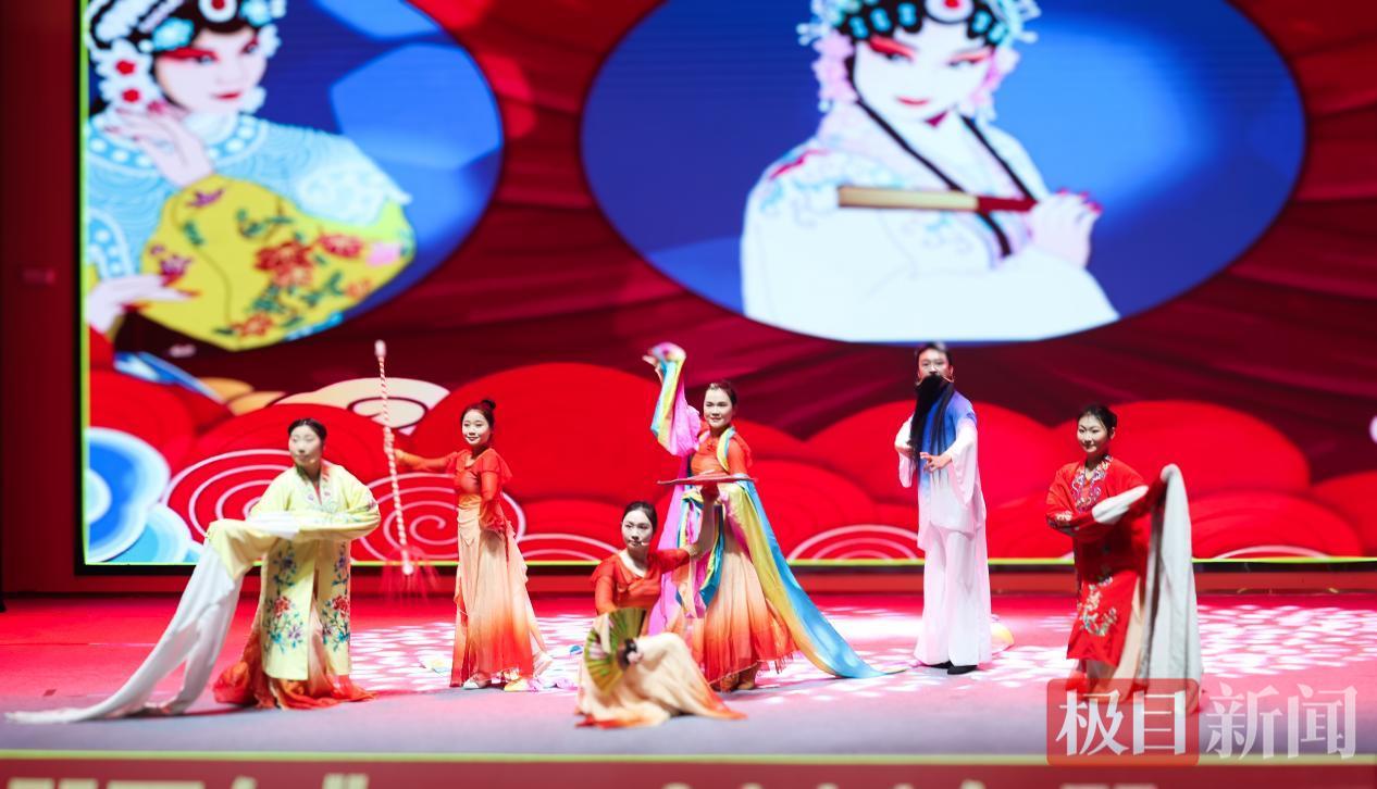 图为2026年郧西县春节联欢晚会现场。徐军摄.png