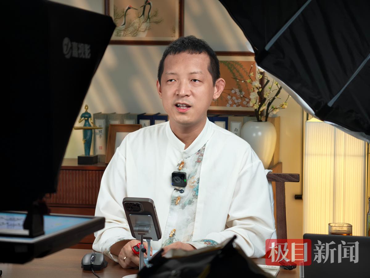 柳智宇在直播 极目新闻记者丁伟拍摄.jpg