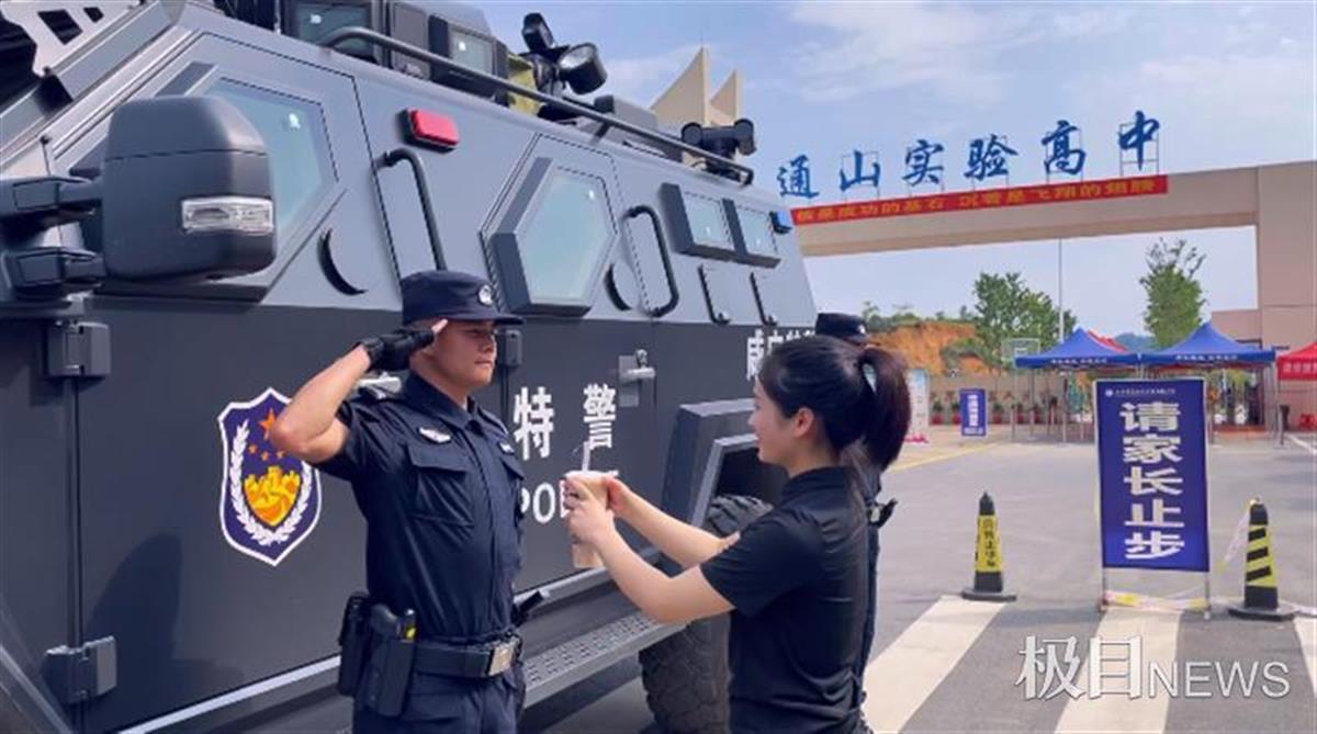 真甜奶茶妹妹给护考特警送奶茶解暑