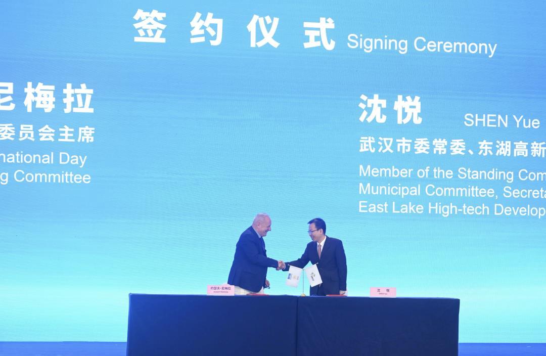 签约仪式.png 签约仪式.png