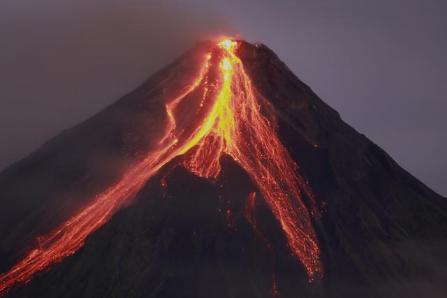 菲律宾马荣火山喷发 | 极目新闻