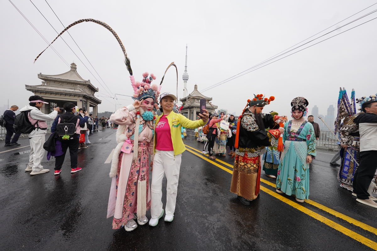 2026年3月22日“跟着汉马走大桥  花点时间游武汉”活动，在武汉长江大桥举行.jpg