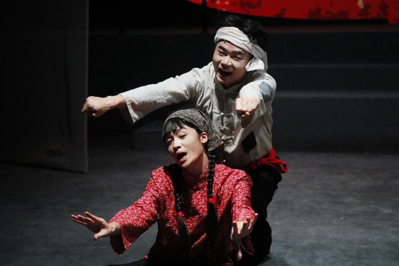 12 成龙影视传媒学院表演（戏剧表演方向）2102班毕业大戏《狂飙》剧照。刘恒 摄.JPG