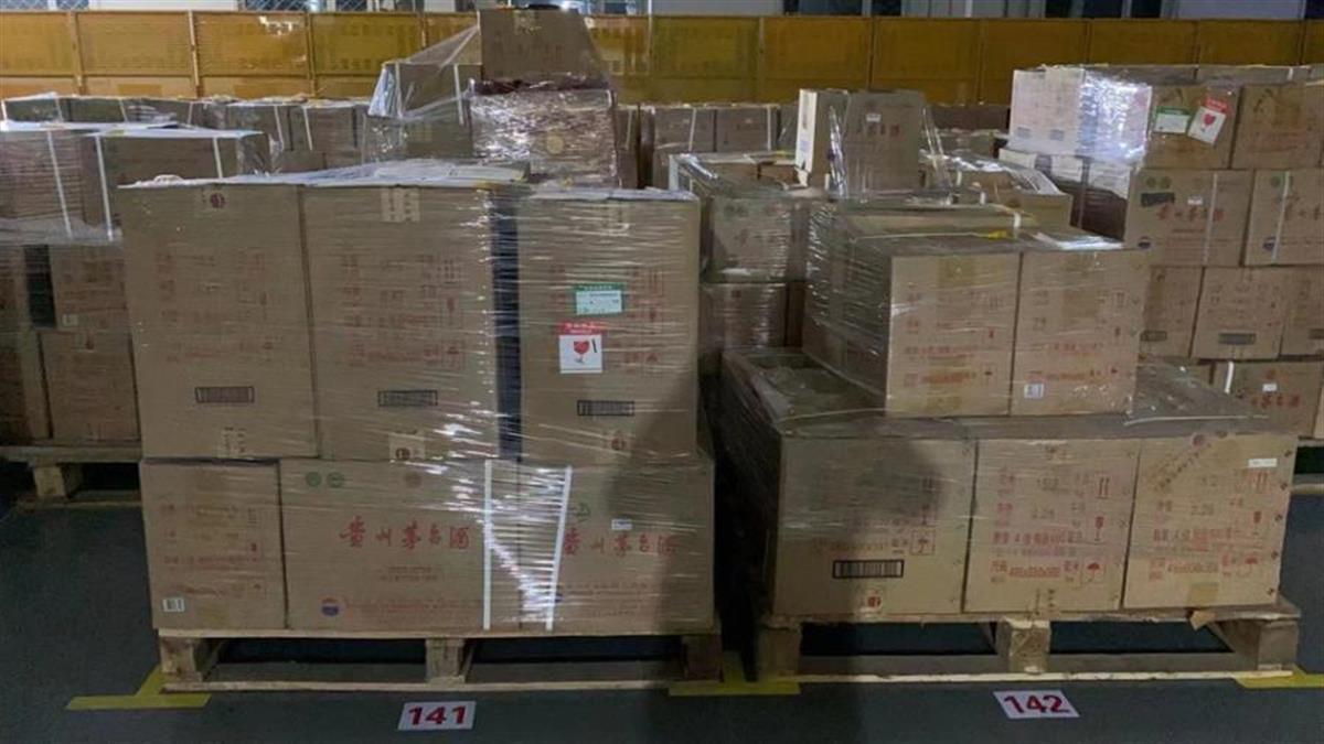 仓库里的茅台酒(图片来源:阿里拍卖)7日下午,拍卖方法院内部人士告诉