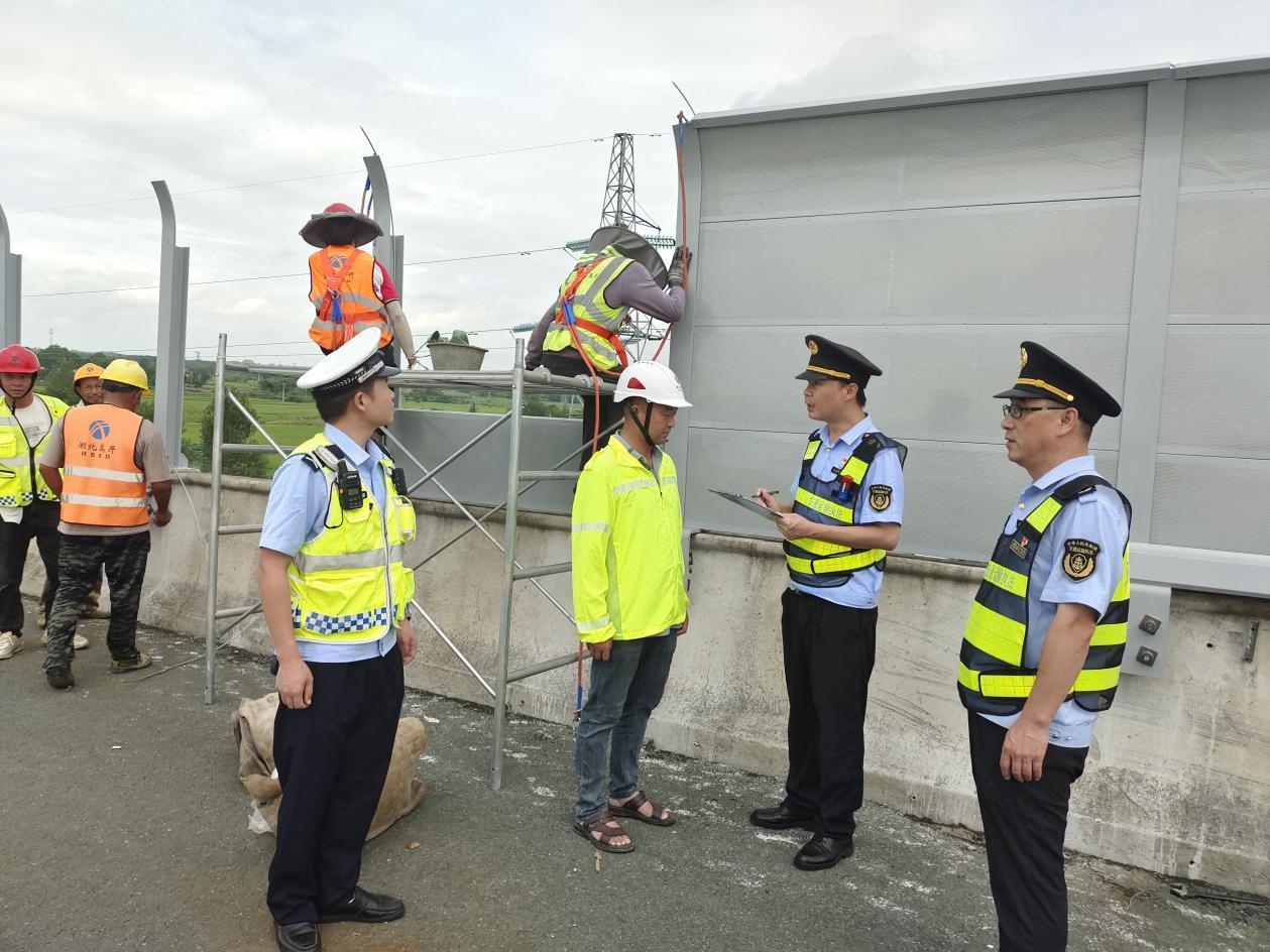 图一：检查组联合开展养护施工安全专项检查“回头看”.png