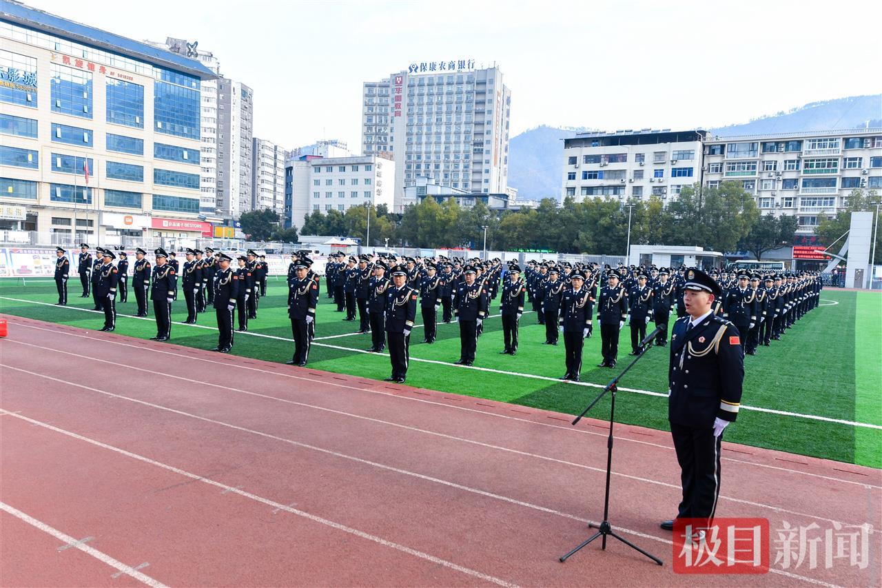 图6：2026年1月9日，保康青年民警代表在庄严承诺。欧阳智慧 摄.jpg