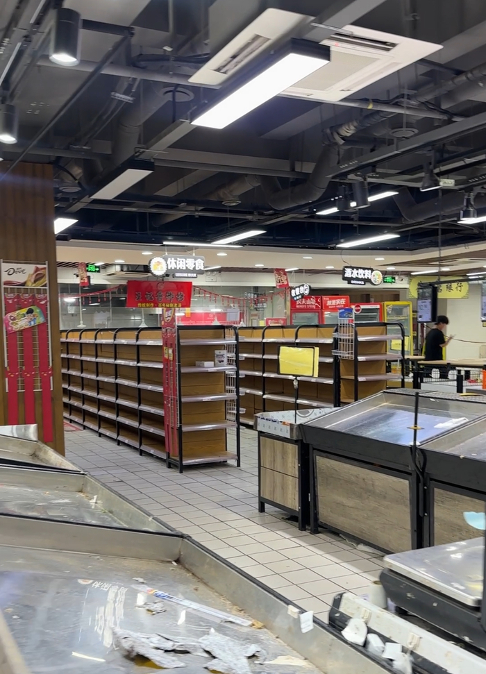 济南一连锁超市多家门店货品被卖空,官方回应:系经营出现问题